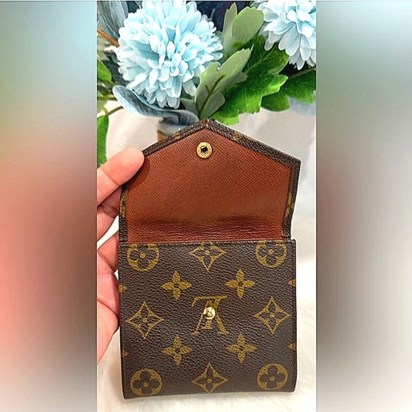 LOUIS VUITTON AUTHENTIC LEATHER V FLAP ELISE WALLET EUC - Picture 4 of 16